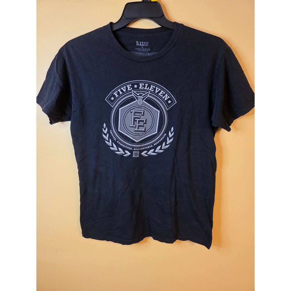5.11 Tactical Mens Black Graphic T-Shirt Medium Five Eleven Crest Logo Cotton